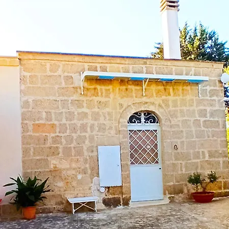 אכסניה Dimora&pool Gerardo מונופולי